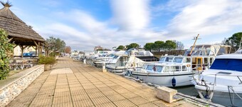 Péniche 'Bateau Gré' with Private Terrace