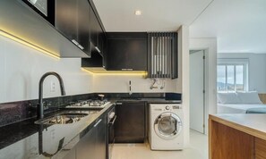 Basic Apartment | Private kitchen - Your Complete Stay Near Beira-mar and 180m From Floripa Hospital Mbts (Florianópolis)