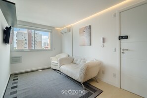 Basic Apartment | Living area - Your Complete Stay Near Beira-mar and 180m From Floripa Hospital Mbts (Florianópolis)