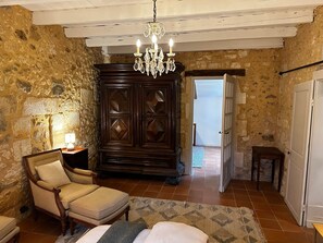 Interior - The Snug House: Rustic and charming cottage in the Dordogne (Eyraud-Crempse-Maurens)