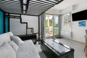 TV - Studio Emma – Sea View with Terrace (Le Croisic)