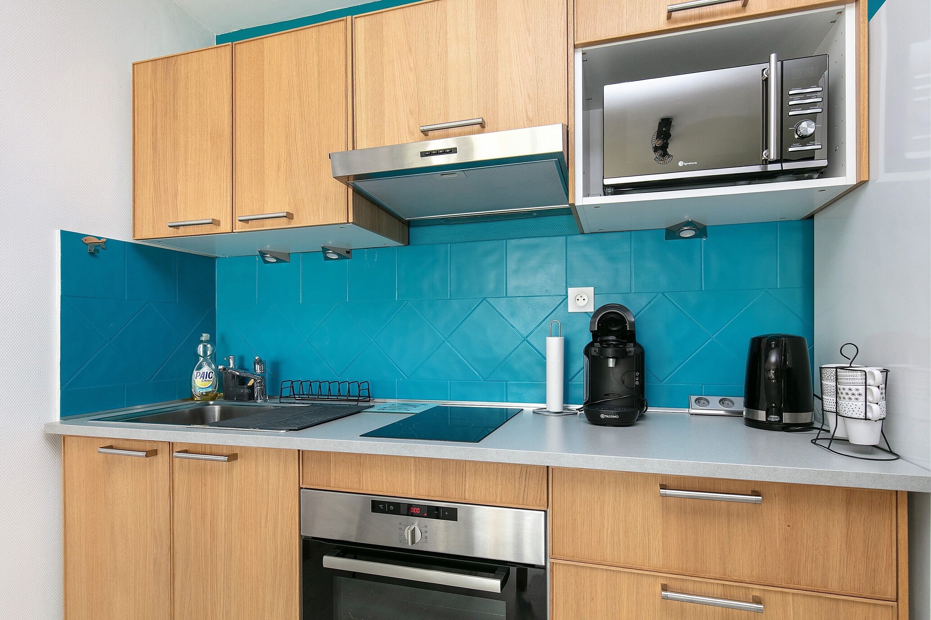 Geladeira, micro-ondas, fogão, cooktop