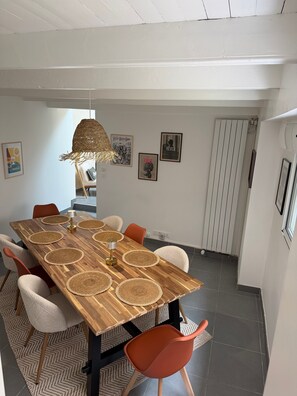 Dining - Maison & Happiness in the Heart of the Salt Marshes (Batz-sur-Mer)