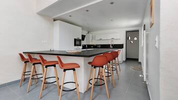 KylskÄp, mikrovÄgsugn, ugn och spishÀll