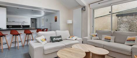 TV, fireplace, video games