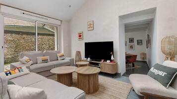 Tv, eldstad och tv-spel