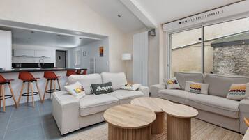 Tv, eldstad och tv-spel