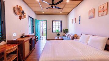 基础别墅, 3 间卧室, 花园景观 | 办公桌、熨斗/熨衣板