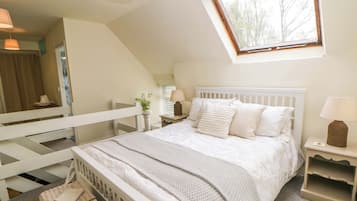 2 Schlafzimmer, individuell dekoriert, individuell eingerichtet