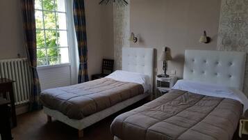 Chambre Classique avec lits jumeaux, vue jardin | Wi-Fi gratuit, accès pour personnes à mobilité réduite