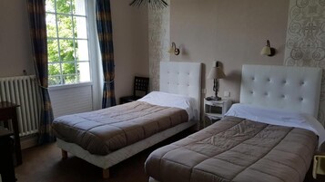 Habitación clásica con 2 camas individuales, vistas al jardín | Decoración individual, wifi gratis, accesible en silla de ruedas