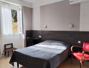 スタンダード ダブルルーム ダブルベッド 1 台 シティビュー | 客室ごとに異なる装飾、WiFi (無料)、車椅子でアクセスできる設備