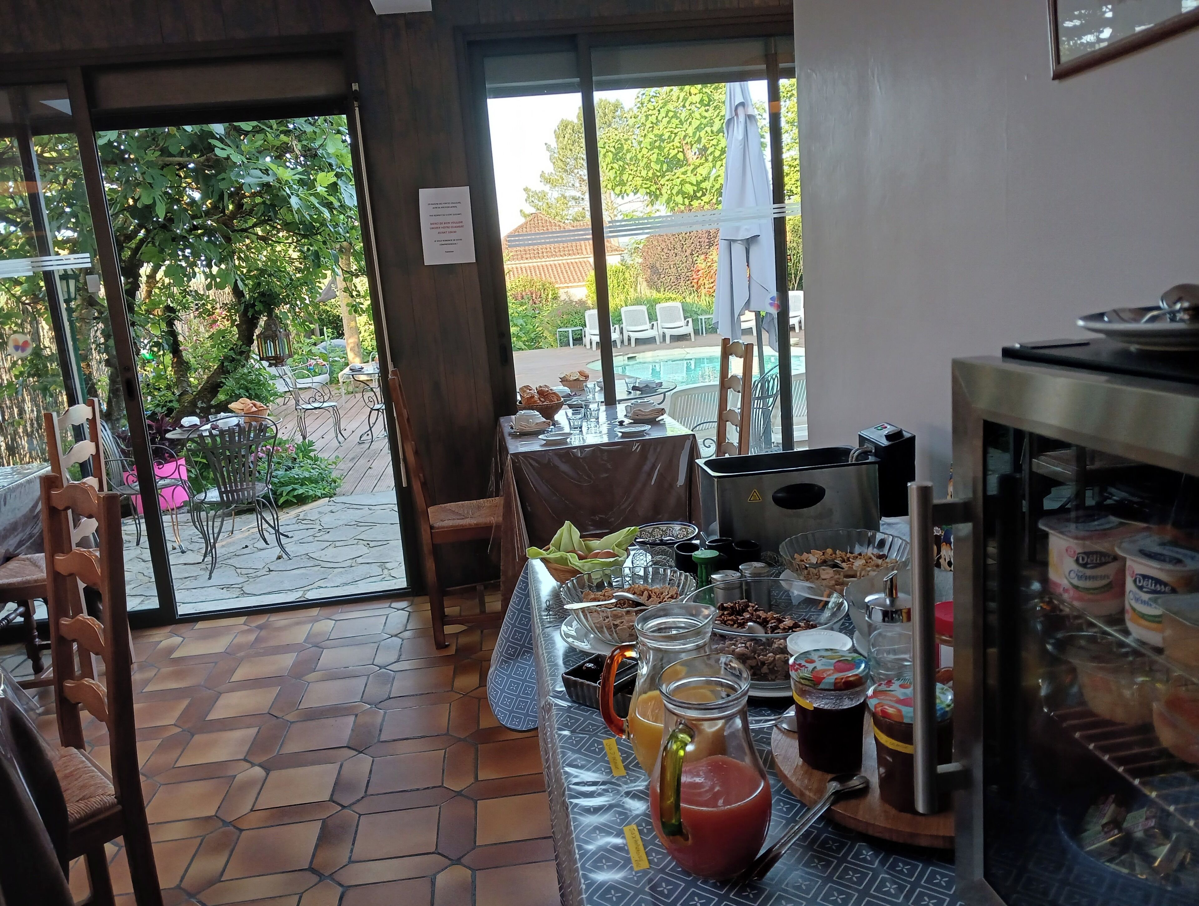 Morgenmadsbuffet hver dag (9.50 EUR pr. person)