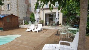 تناول الطعام بالخارج