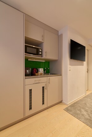 Mini-fridge, stovetop, coffee/tea maker, electric kettle - Franziskaner by Centra (Zürich)