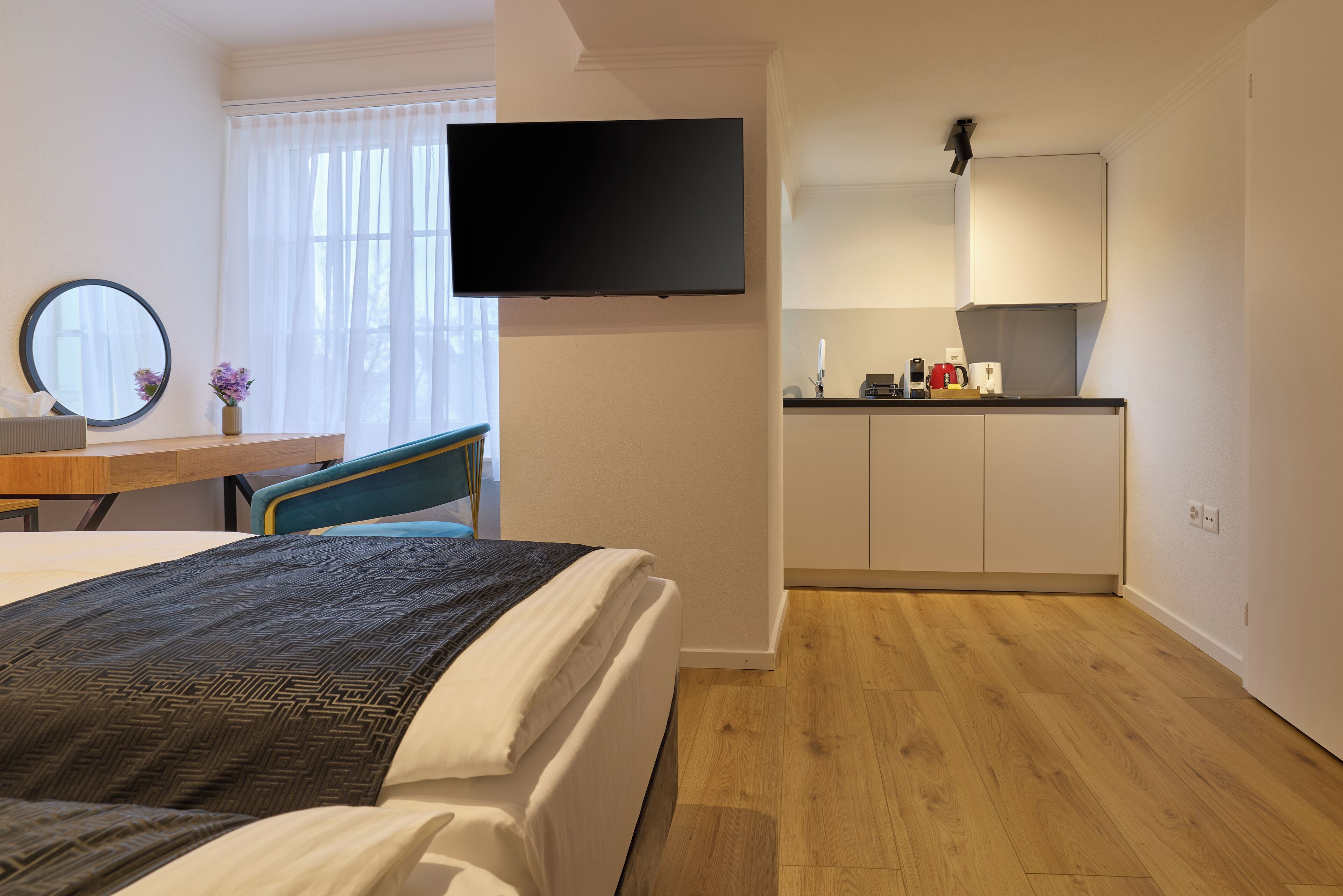 Studio Confort, vue ville | Minibar, coffres-forts dans les chambres, bureau