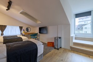 Suite, Ensuite | Minibar, in-room safe, desk, laptop workspace - Franziskaner by Centra (Zürich)