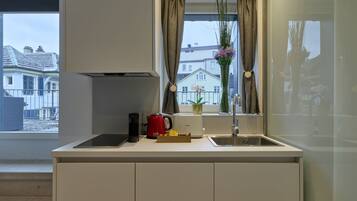 Suite, salle de bains attenante | Cuisine partagée