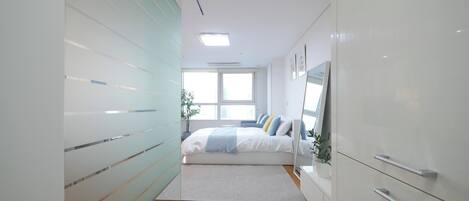 Iron/ironing board, WiFi, bed sheets