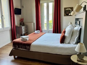 Double or Twin Room, River View | In-room safe, blackout drapes, iron/ironing board, free WiFi - Le Bassin Hôtel Restaurant (L ISLE sur la SORGUE)