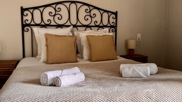 Double Room, 1 Queen Bed, Balcony, River View | In-room safe, blackout drapes, iron/ironing board, free WiFi