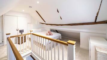 Skrivebord, strykejern/-brett, wi-fi og sengetøy