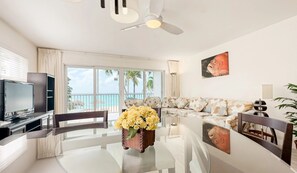 Living area - Agua Bay, Premium 7Mile Beach (Grand Cayman)