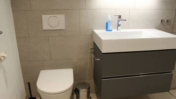 Amenidades de baño gratuitas y secadora de cabello