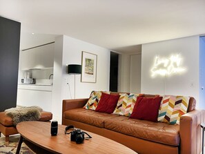 Unclassified image, 3 of 54, button