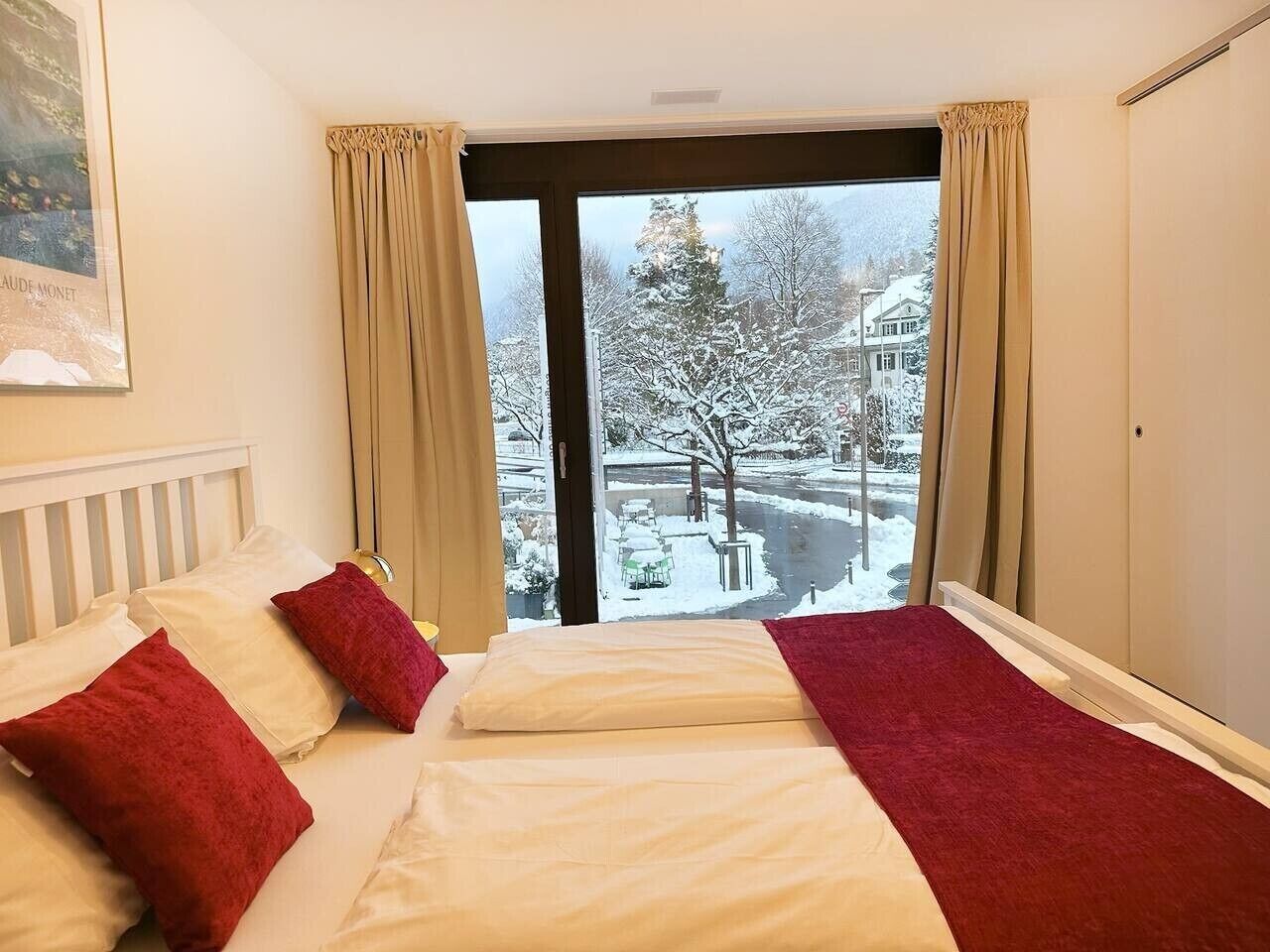 Free WiFi, bed sheets