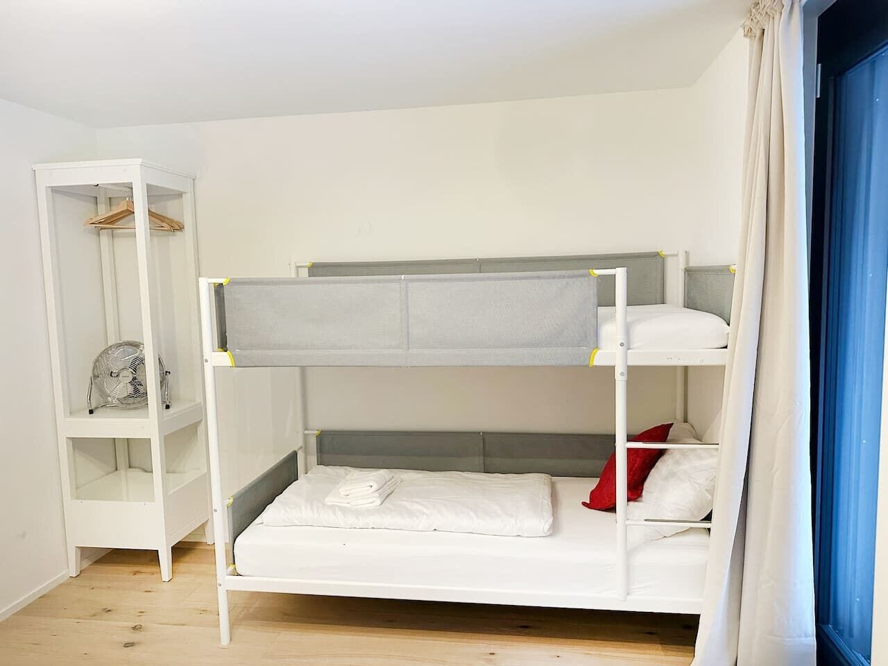 2 Schlafzimmer, Reisekinderbett, kostenloses WLAN, Bettwäsche