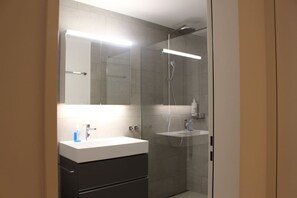 Free toiletries, hair dryer - Mountain View Luxury Apt at Interlaken West • AC • BBQ by SwissDreamLiving (Interlaken)