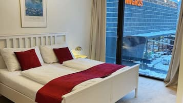 Cuna de viaje, wifi gratis y ropa de cama