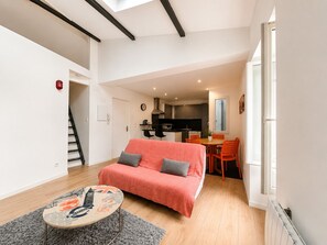 A modern apartment with a cozy living area, a kitchen, and a dining space. - 40 m² apartment facing the Old Port of La Rochelle (La Rochelle)