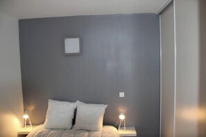 Iron/ironing board - 40 m² apartment facing the Old Port of La Rochelle (La Rochelle)