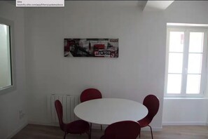Dining - 40 m² apartment facing the Old Port of La Rochelle (La Rochelle)