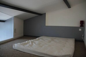 Iron/ironing board - 40 m² apartment facing the Old Port of La Rochelle (La Rochelle)