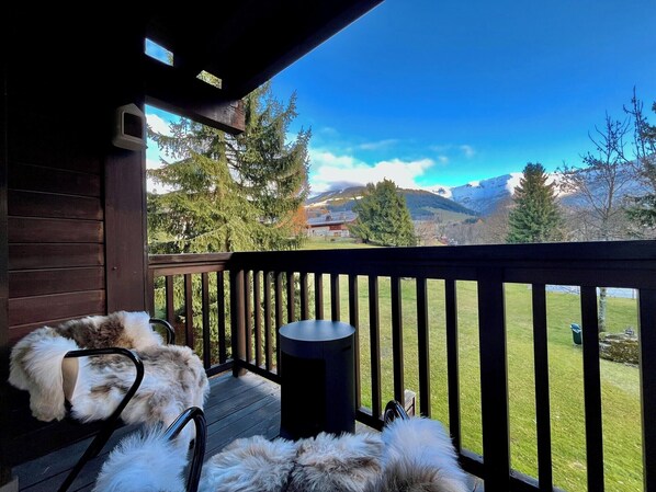 Property grounds - Bright apartment with balcony and pool (Megève)