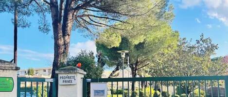 Enceinte de lâhĂ©bergement