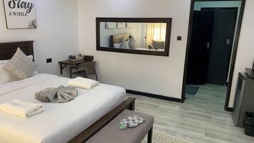 Decoración personalizada, muebles diferentes y wifi gratis