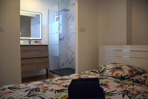 Fer et planche à repasser, accès Internet