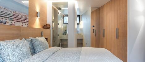 Bureau, fer et planche Ă repasser, lit parapluie, Wi-Fi gratuit