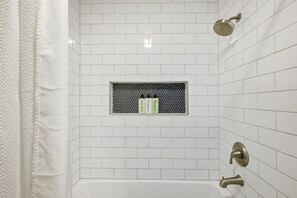 Shower, hair dryer, towels, shampoo - Sleeps 16! Heated Pool, Hot Tub, & Sport Court (San Antonio)
