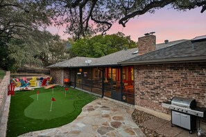 Property grounds - Sleeps 16! Heated Pool, Hot Tub, & Sport Court (San Antonio)