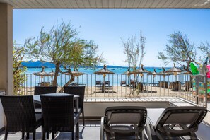 Outdoor dining - Apartment 'Voramar 33A Joana Duplex' with Sea View, Private Terrace and Wi-Fi (Port Pollensa)