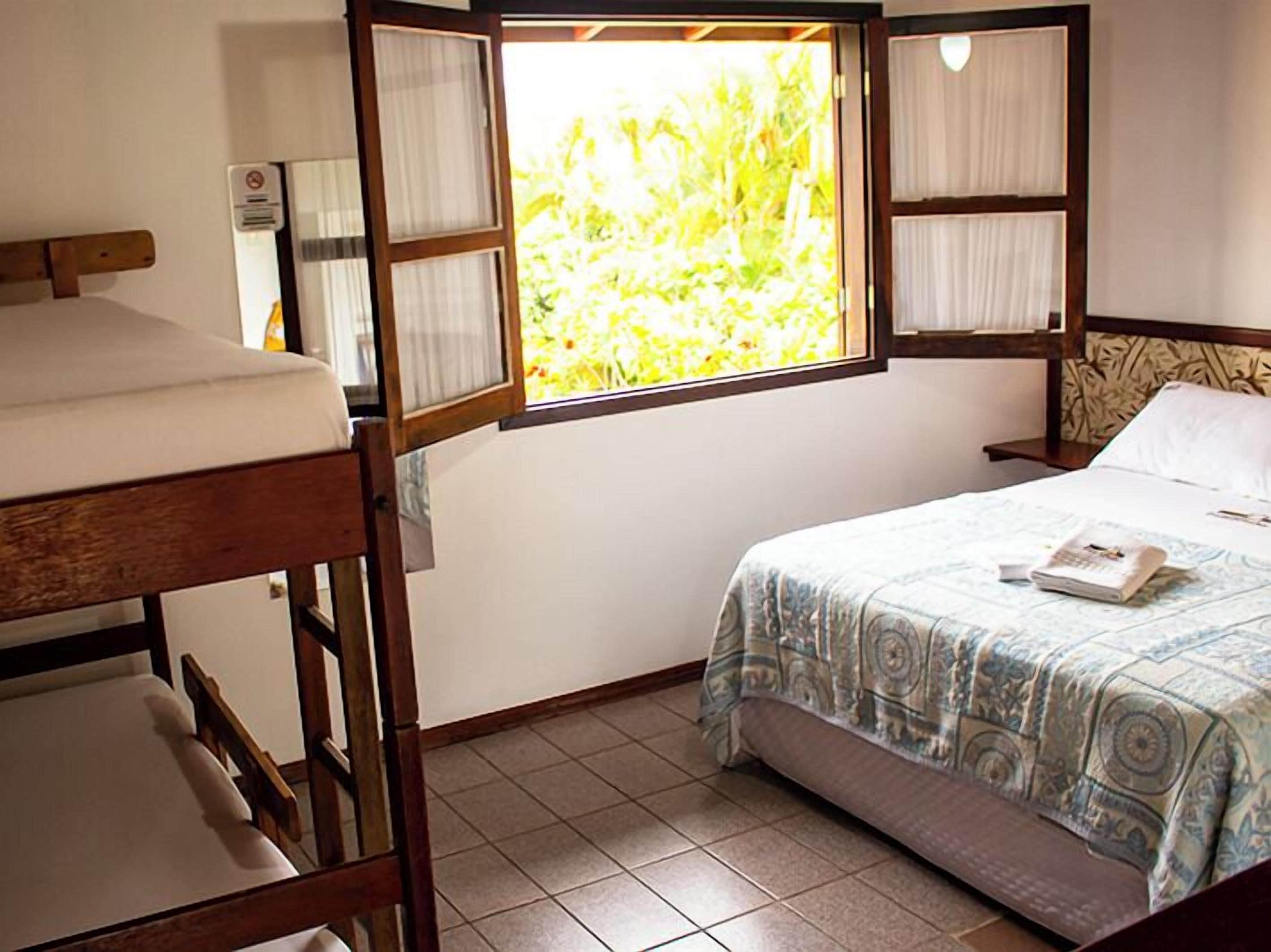 Family Suite, Garden View | Desk, free WiFi