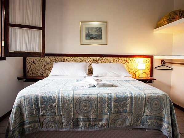 Family Suite, Garden View | Desk, free WiFi