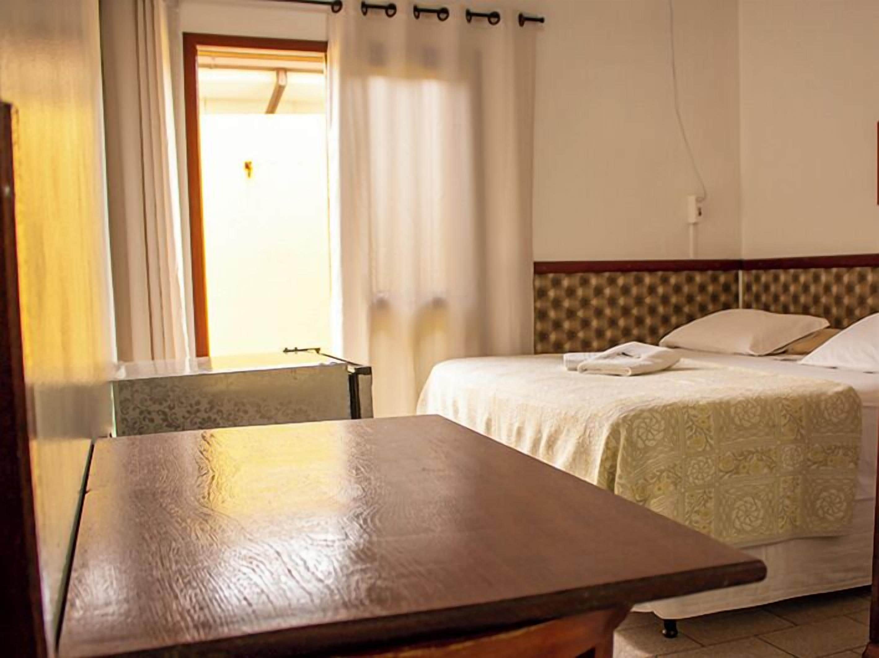 Triple Room | Desk, free WiFi