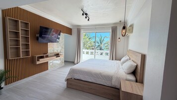 Habitación Premier, 1 habitación, balcón, vistas a la playa | Ropa de cama de alta calidad y edredones de plumas