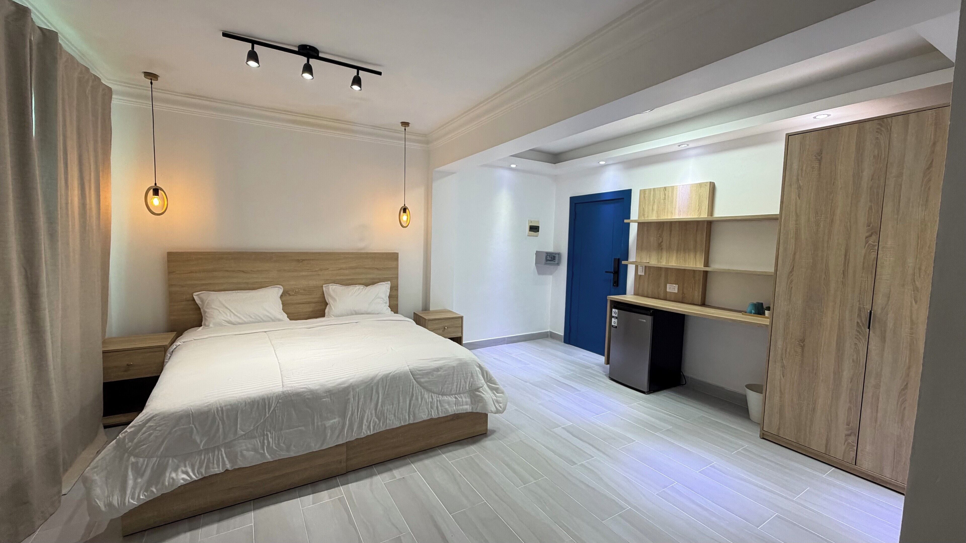 Suite estudio Confort, balcón, vistas a la ciudad | Baño | Ducha, cabezal de ducha tipo lluvia, suelo radiante y toallas